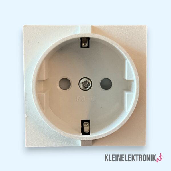 2025022114571-Photoroom-Photoroom Einbausteckdose 5×5 cm mit Kinderschutz – 16A / 250V – Für Möbel, Wände & DIY-Projekte